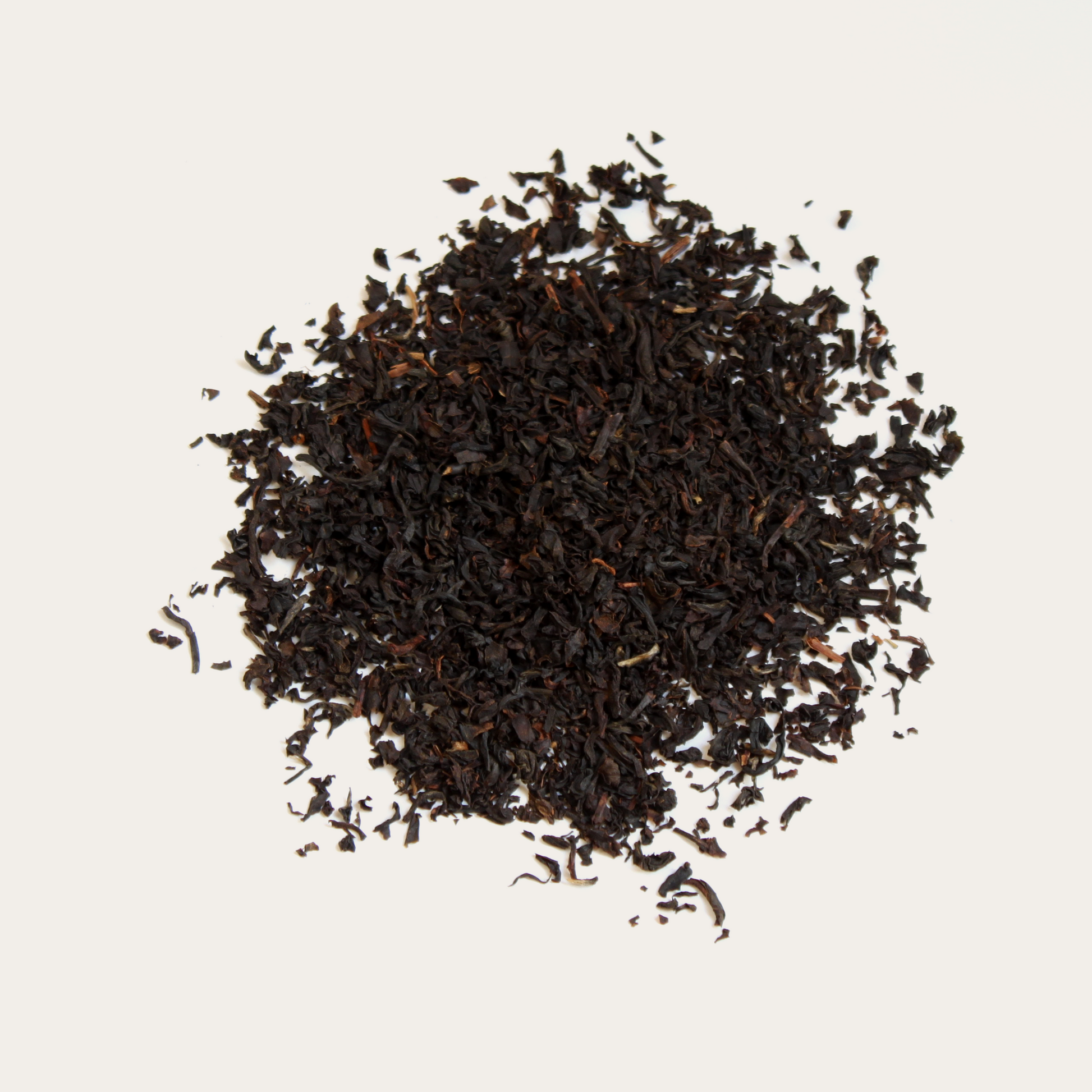 pile of organic english breakfast loose leaf tea